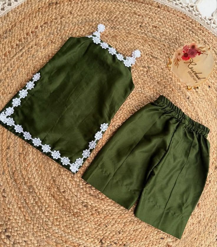 Baby Girl Lace Trim Top & Shorts Set (৬–৮ বছর)